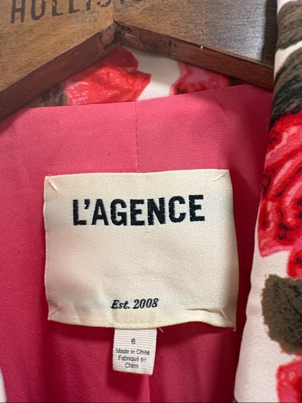 L'AGENCE Cream Blazer with Pink & Red Rose Print—GORGEOUS!! Beautiful Fabric-6 - Picture 3 of 9
